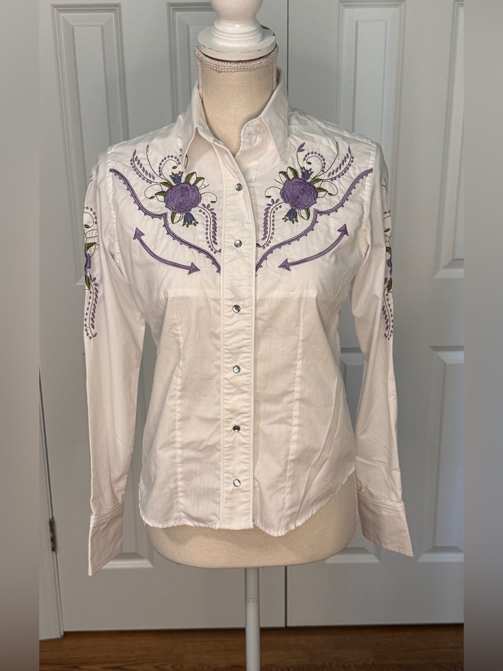 VTG Style Cowgirl Pearl Snap Western Shirt Purple Floral Embroidery Sz S